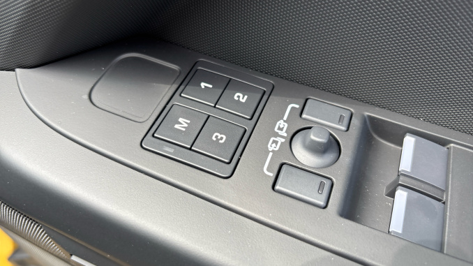 Land Rover Defender 3.0 D350 Trophy Edition Deep Sandglow 110 5dr Auto Diesel Estate - Image 40